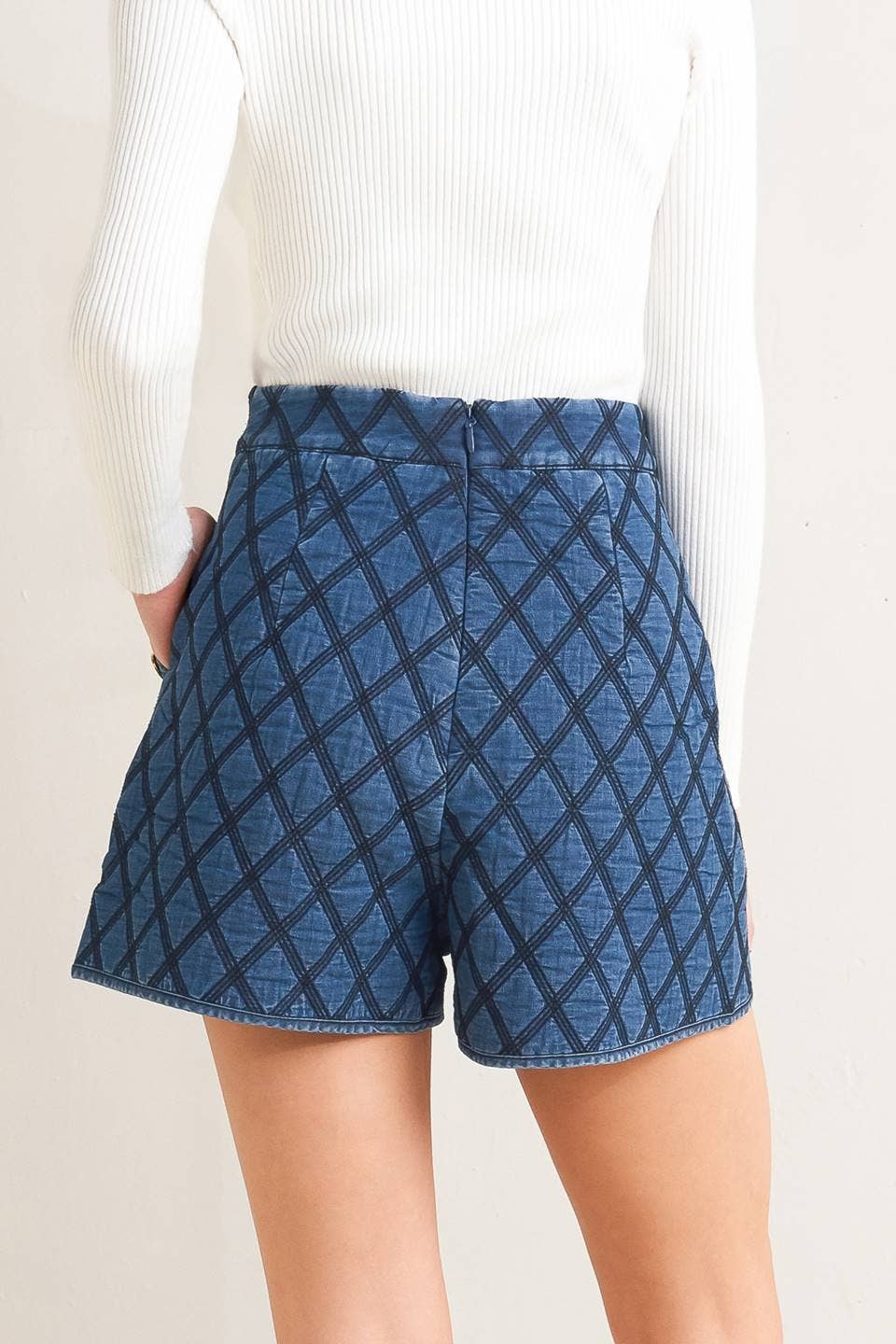 A quilted woven short - FP1760